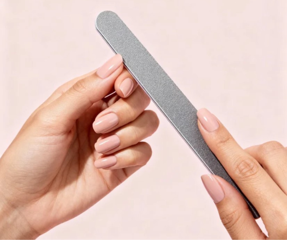 Hybrydowy manicure DIY - czyli jak zrobić paznokcie hybrydowe krok po kroku