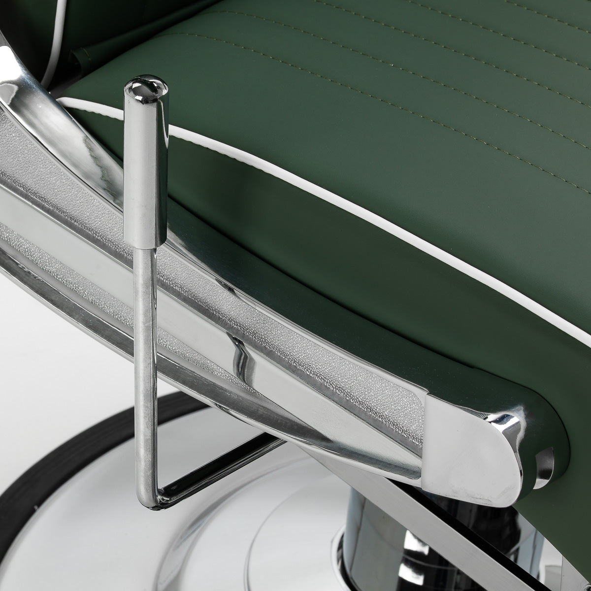 Gabbiano fotel barberski Visionerio zielony chrom rama