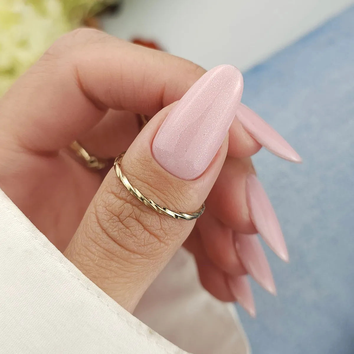 Claresa Lakier hybrydowy Lipstick Muse 4 Zgaszony róż z brokatem 5 g