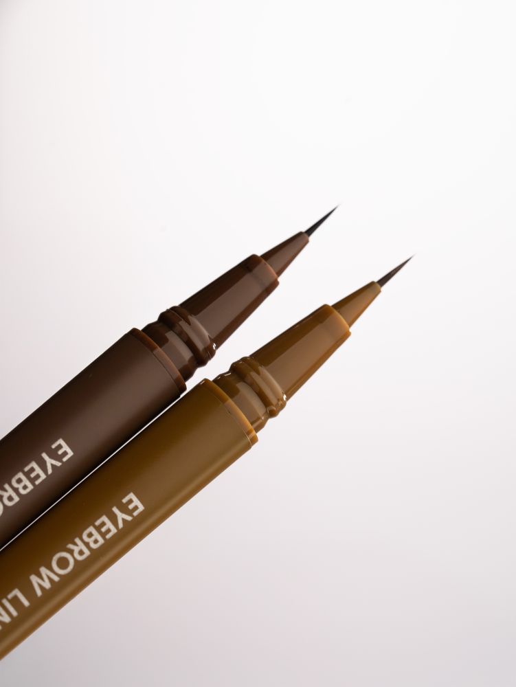 ZOLA x Makarevich Eyebrow Liner Light Brown eyeliner do brwi z aplikatorem Quad