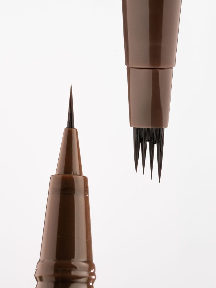 ZOLA x Makarevich Eyebrow Liner Light Brown eyeliner do brwi z aplikatorem Quad