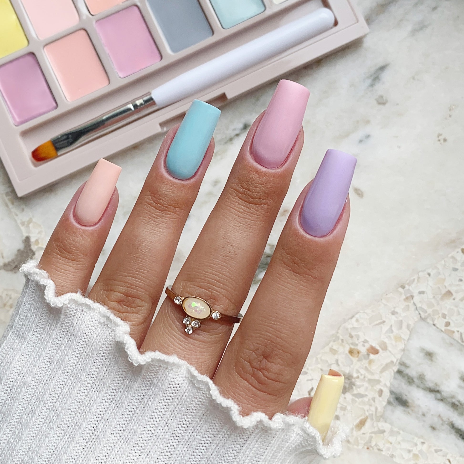 Mani King Paleta Z 12 Lakierami Hybrydowymi Sweet Dreams - Zestaw 7