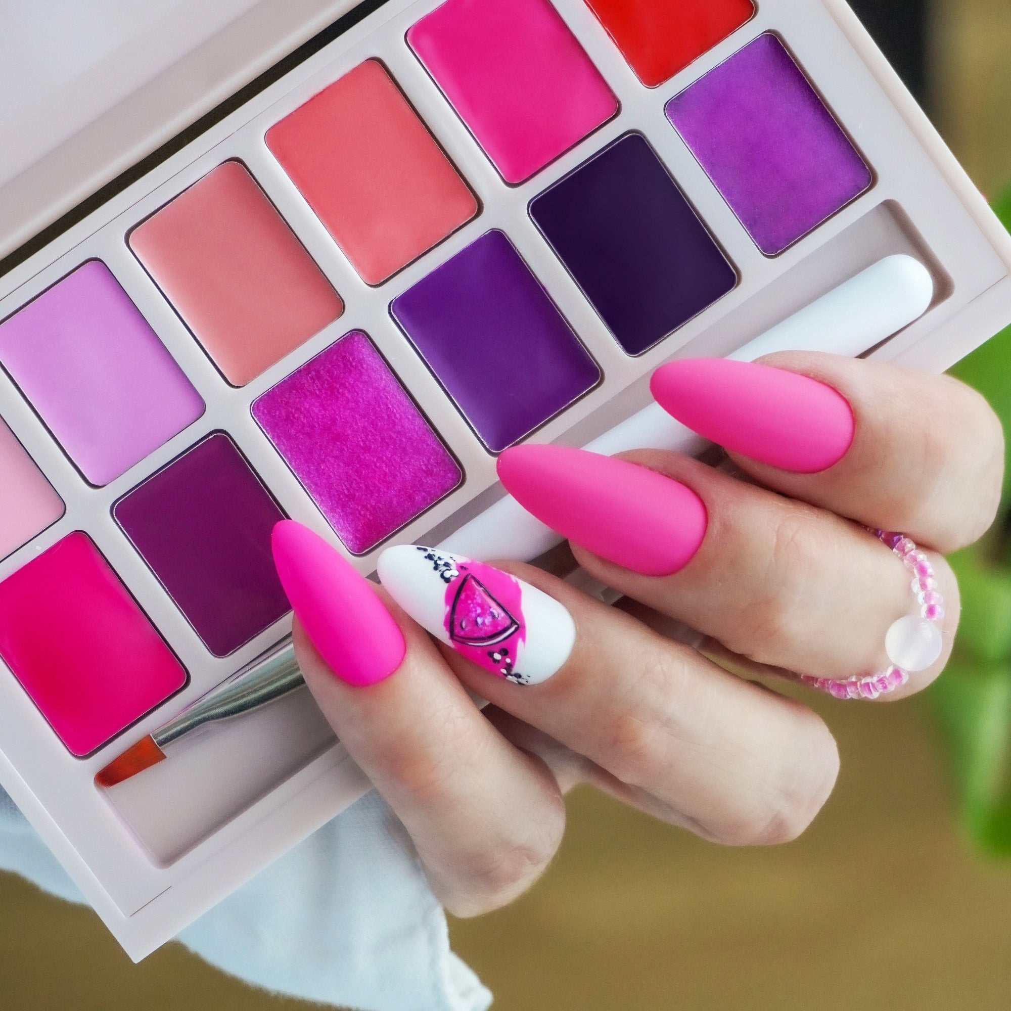 Mani King Paleta Z 12 Lakierami Hybrydowymi Flowers - Zestaw 9