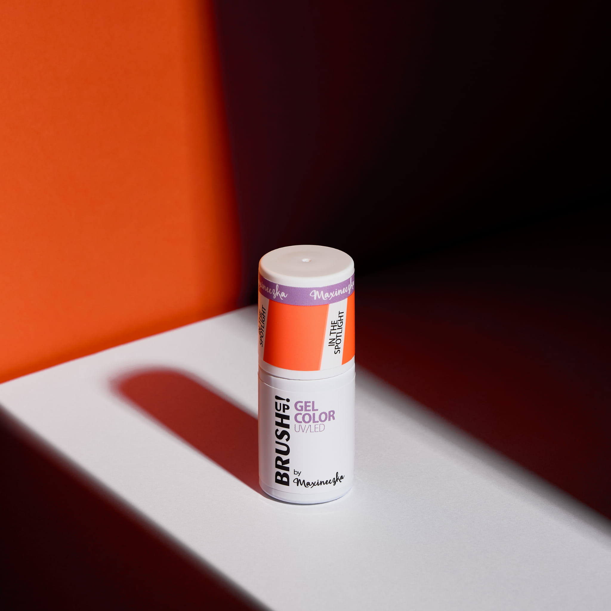 Brushup! By Maxineczka Lakier Hybrydowy Do Paznokci Color Gel UV LED In The Spotlight