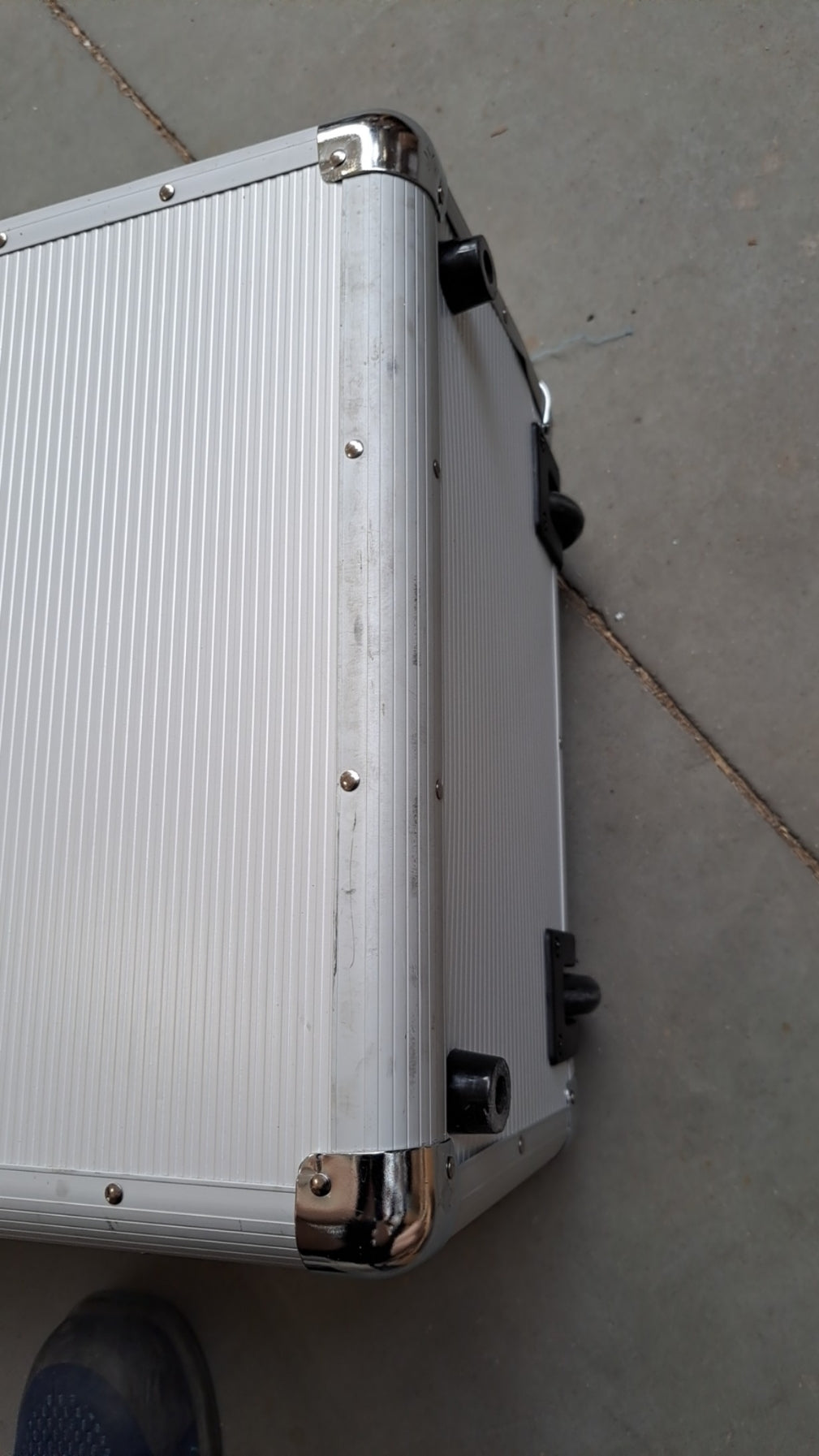 Kuferek Kosmetyczny Trolley TC009 Silver Strip Outlet