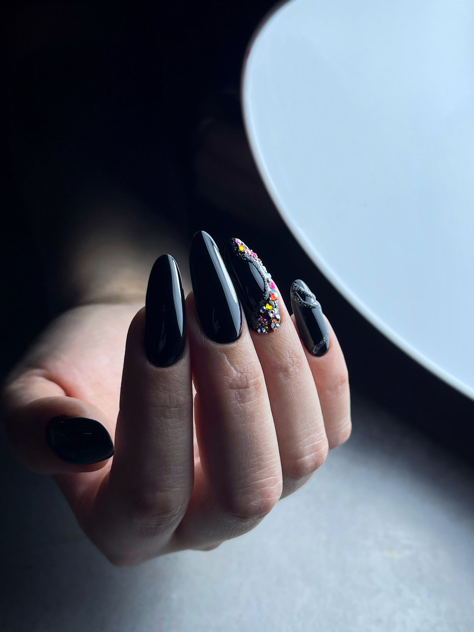 Yoshi - Lakier Hybrydowy 605 Woman In Black 6ml