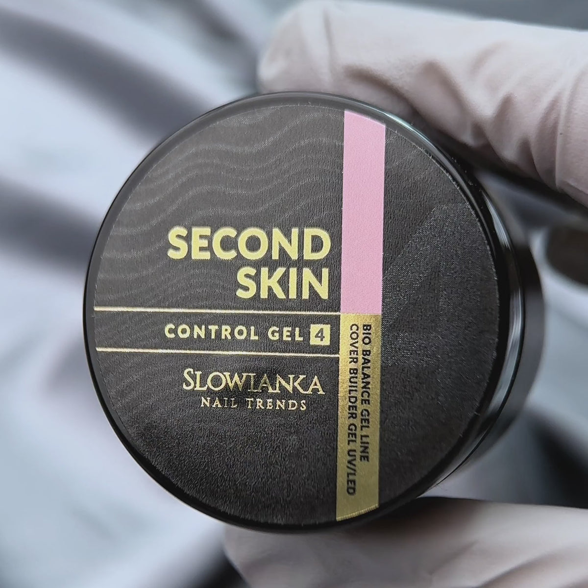 Załaduj wideo: Slowianka Nail Trends Gel Second Skin Control Gel 15g