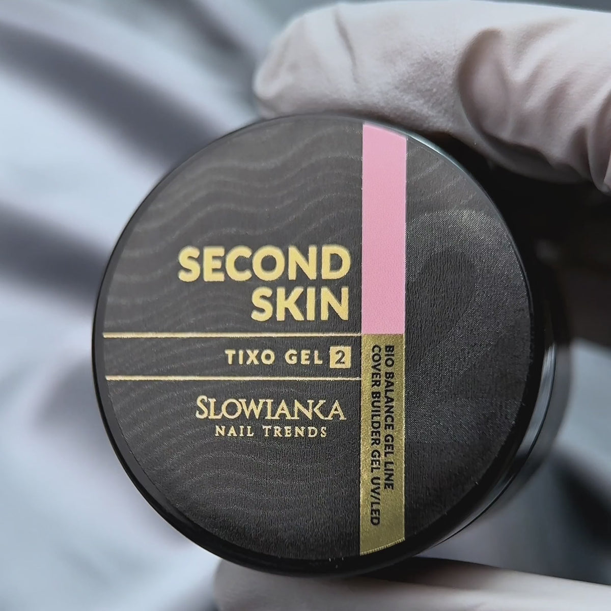 Załaduj wideo: Slowianka Nail Trends Gel Second Skin Thixotropic Gel 50g