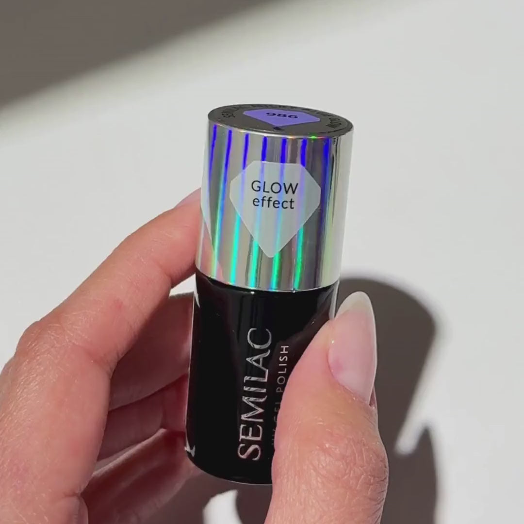 Załaduj wideo: Semilac Lakier Hybrydowy 986 Milky Blue Glow 7ml