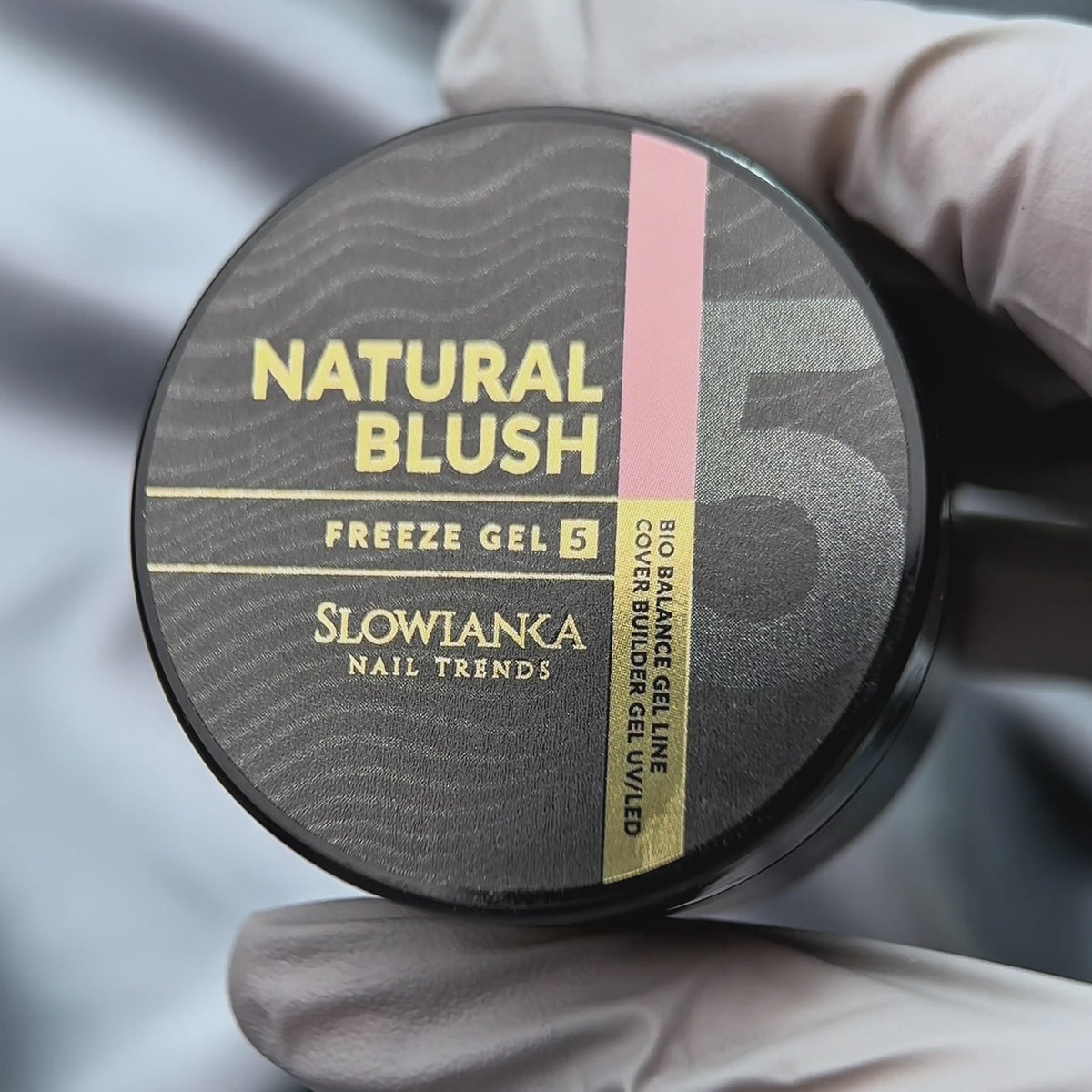 Załaduj wideo: Slowianka Nail Trends Gel Natural Blush Freeze Gel 15g