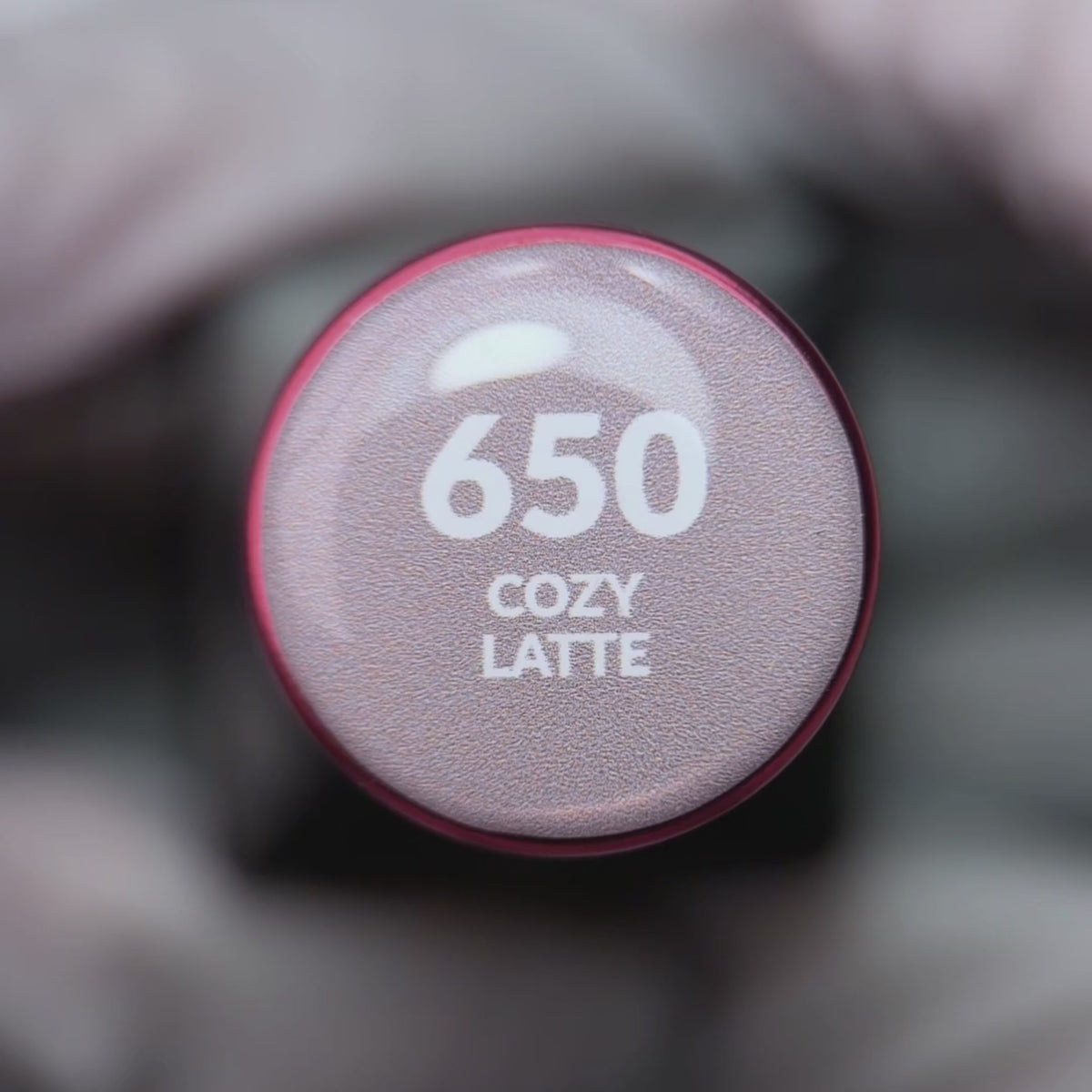 Załaduj wideo: Slowianka Nail Trends Lakier hybrydowy 650 Cozy Latte 10 g