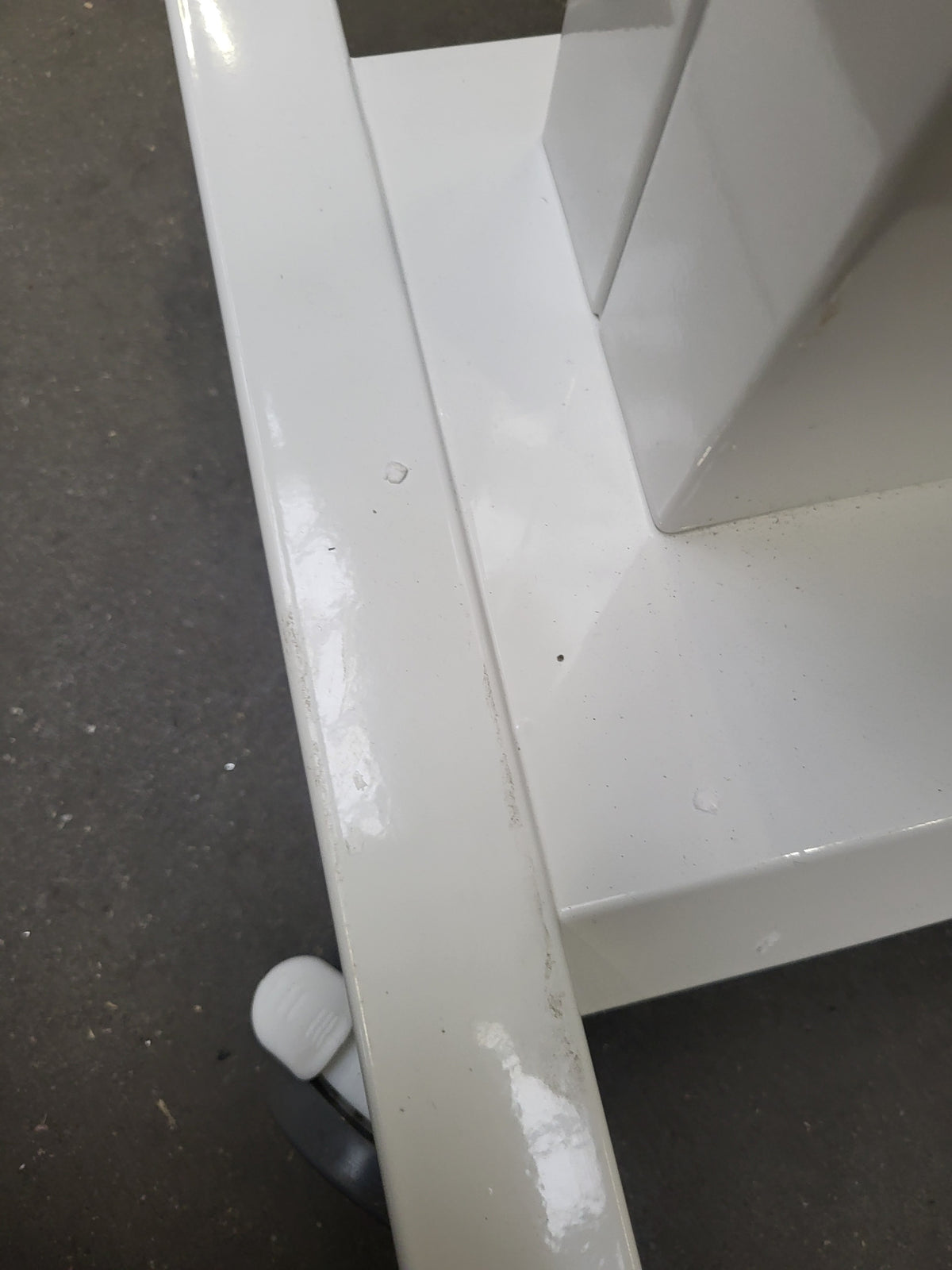 Stolik kosmetyczny pod urządzenie 090 Outlet 82/2026
