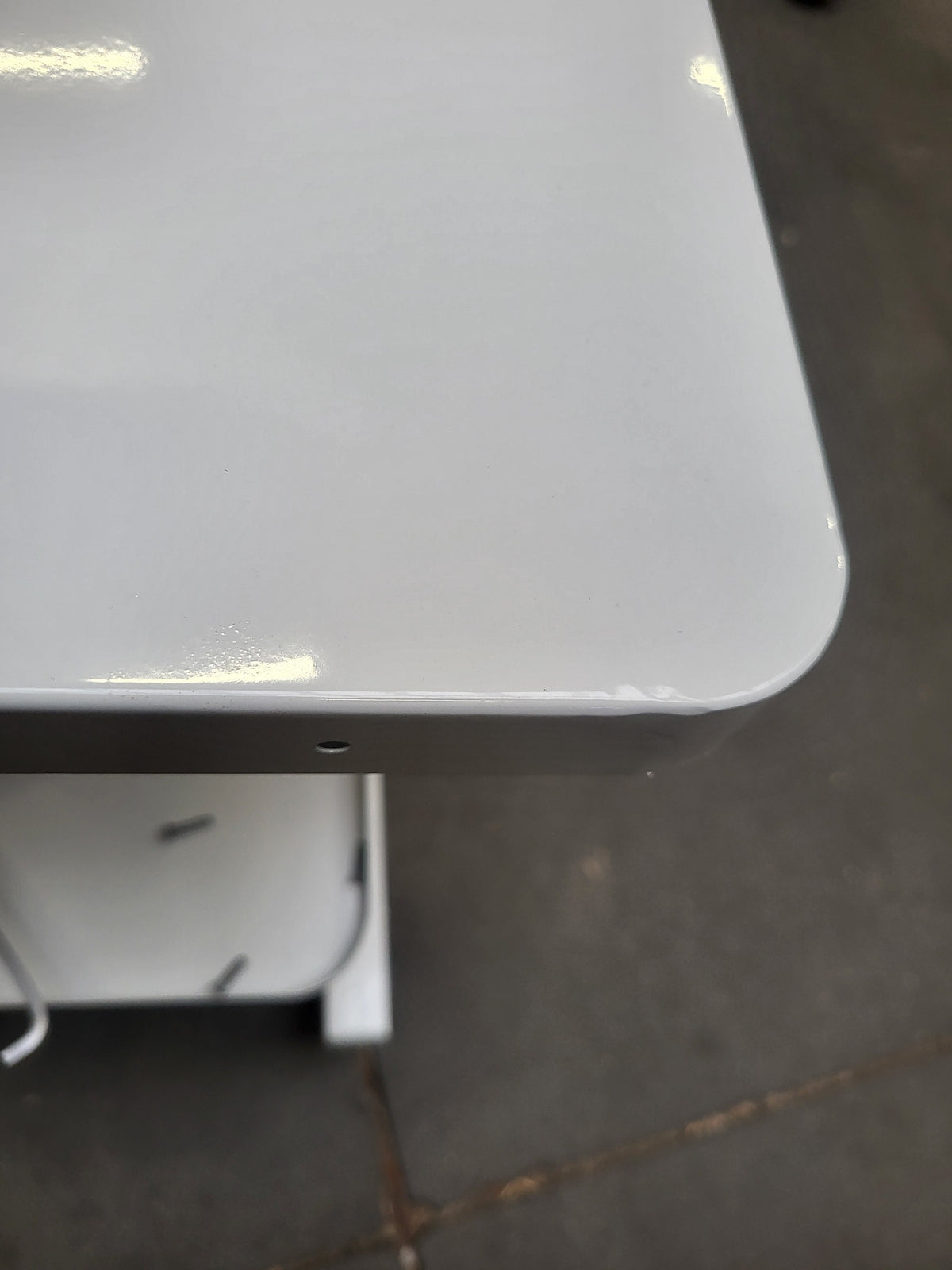 Stolik kosmetyczny pod urządzenie 090 Outlet 82/2026