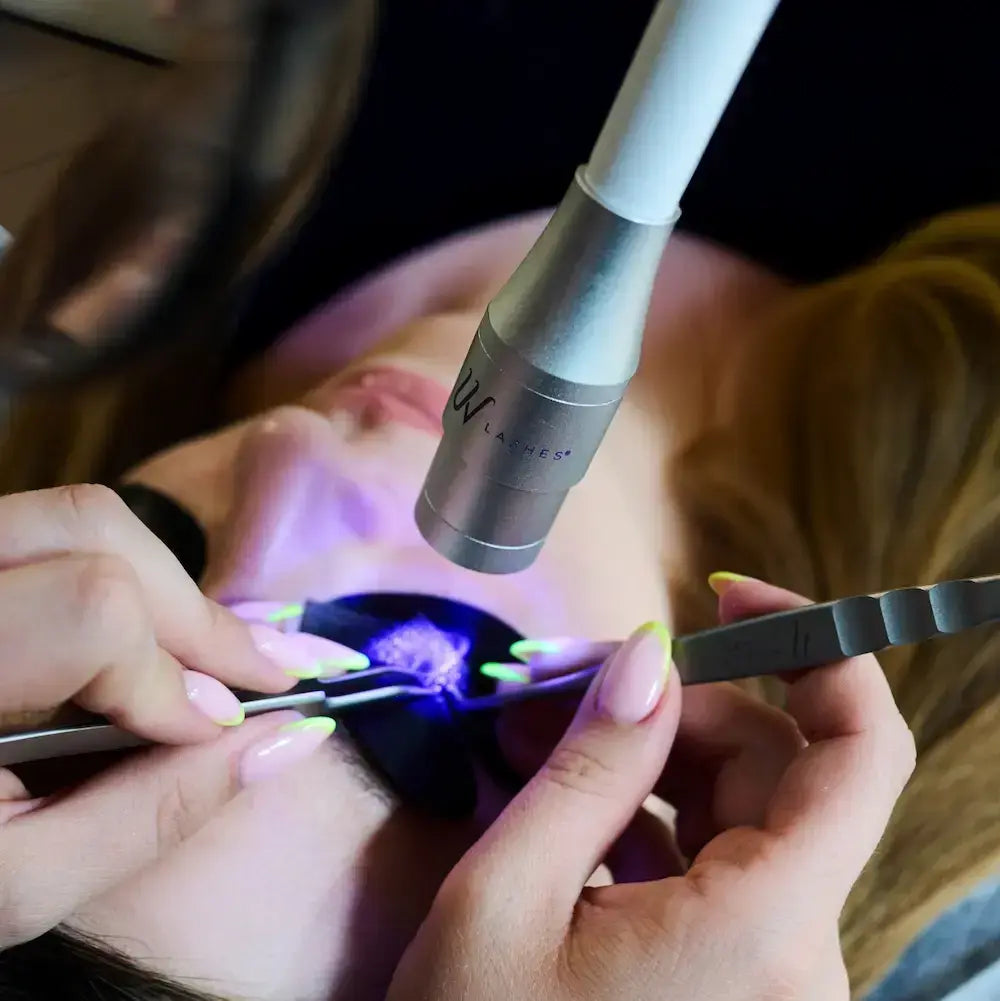 Noble Lashes Zestaw Startowy Do Przedłużania Rzęs Metodą UV – Z Białą Lampą
