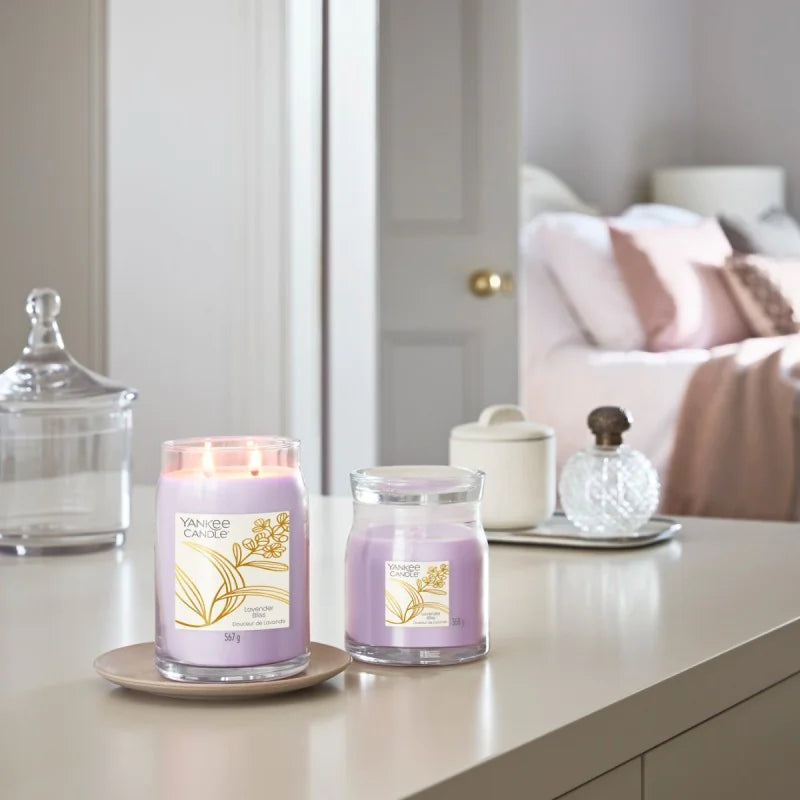 Yankee Candle Signature Świeca Średnia Lavender Bliss