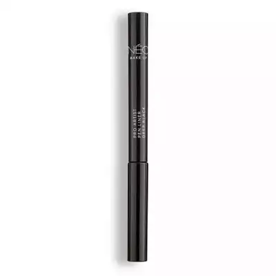 Eyeliner W Pisaku Pro Artist Pen Liner