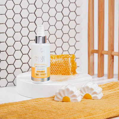 Pharm Foot Rescue Essence Kojący Spray Z Ekstraktem Z Miodu Manuka I Hydrolatem Z Rumianku 150ml